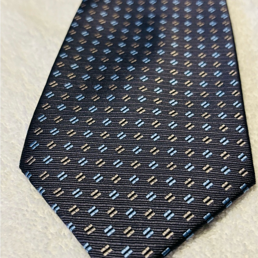 Brand New Stylish Tie By DANIEL GRAY - Picture 2 of 3